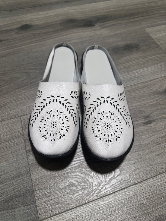 Shoes - Women’s White Floral Cutout Slip-On Mules